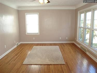 2nd image of 846 E 250th St