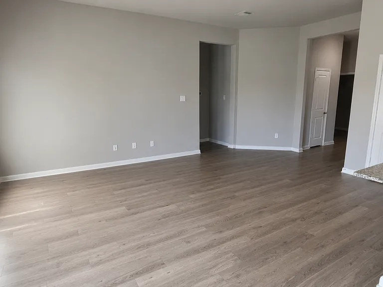 11500 Orbital St — Photo 4