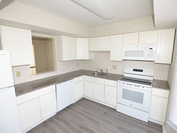 3rd image of 3861 Chancery Ln