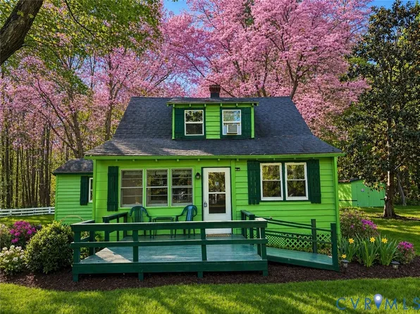 2097 Coles Point Rd, Hague, VA 22469