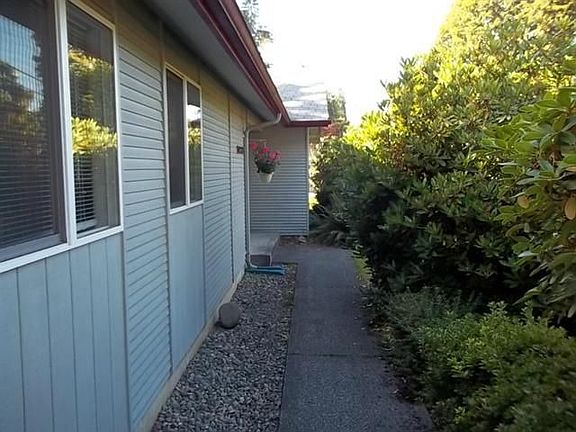 3rd image of 1933 Parkwood Dr SE