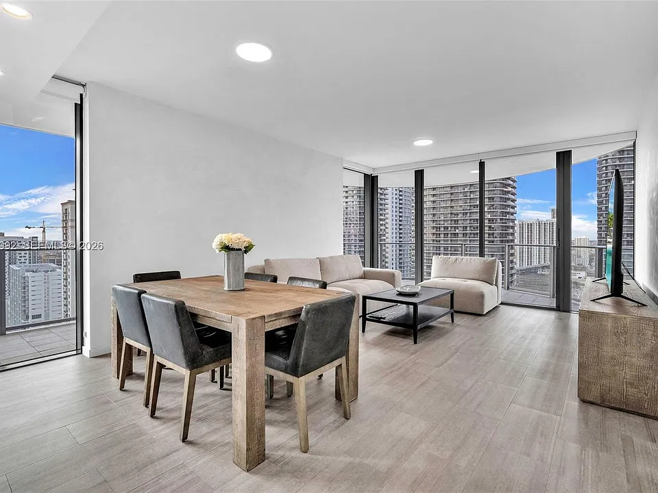 1000 Brickell Plz #3112