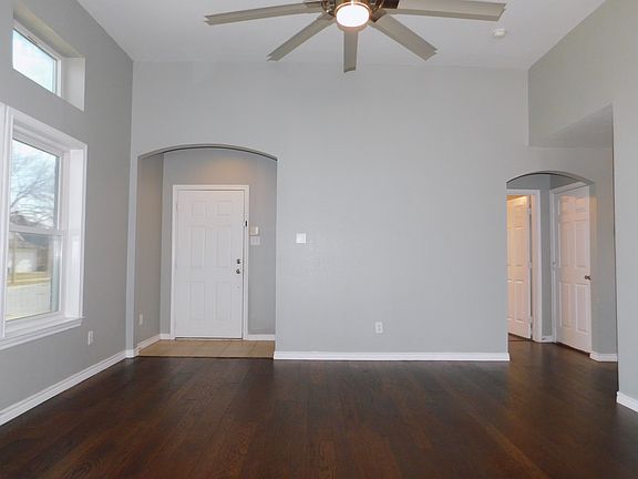 4th image of 2821 Arabian Ave