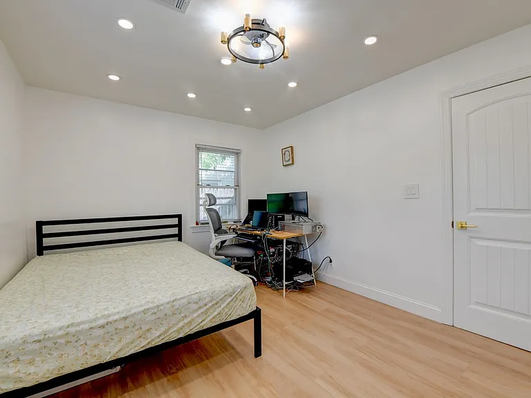 50 Chestnut St — Photo 15