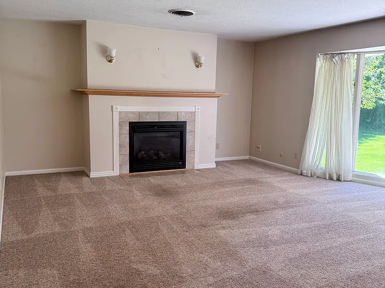 487 Gustafson Dr — Photo 4