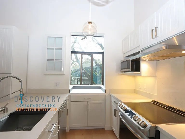 6891 Exeter Dr — Photo 12