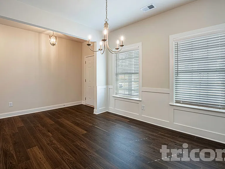 431 Curlin Ct — Photo 7