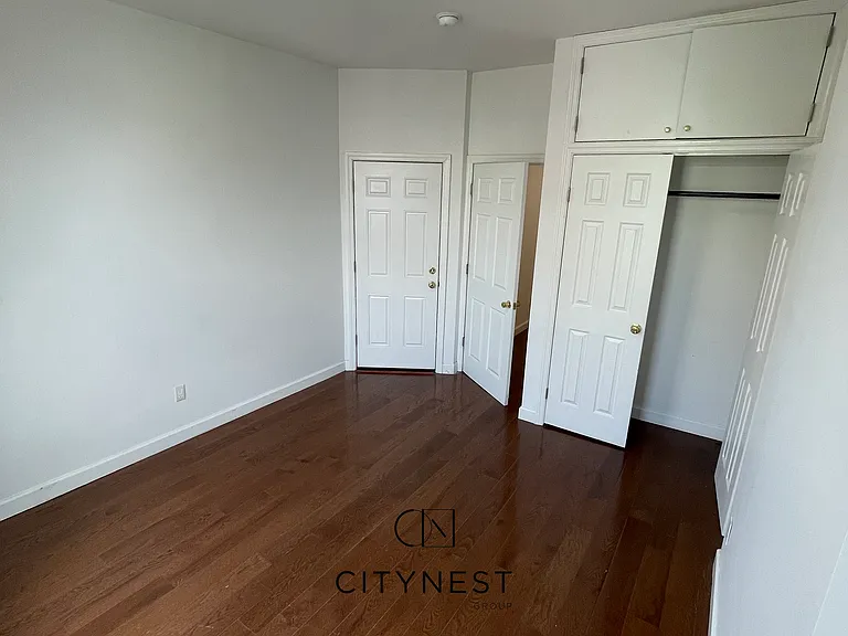 152 9th St #3R — Photo 4