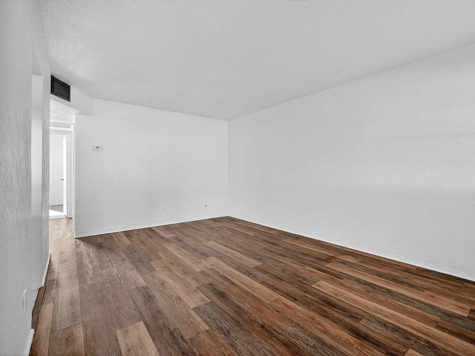 2417 North Oleander Avenue - 5 — Photo 4