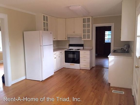 3rd image of 1402 N Elam Ave