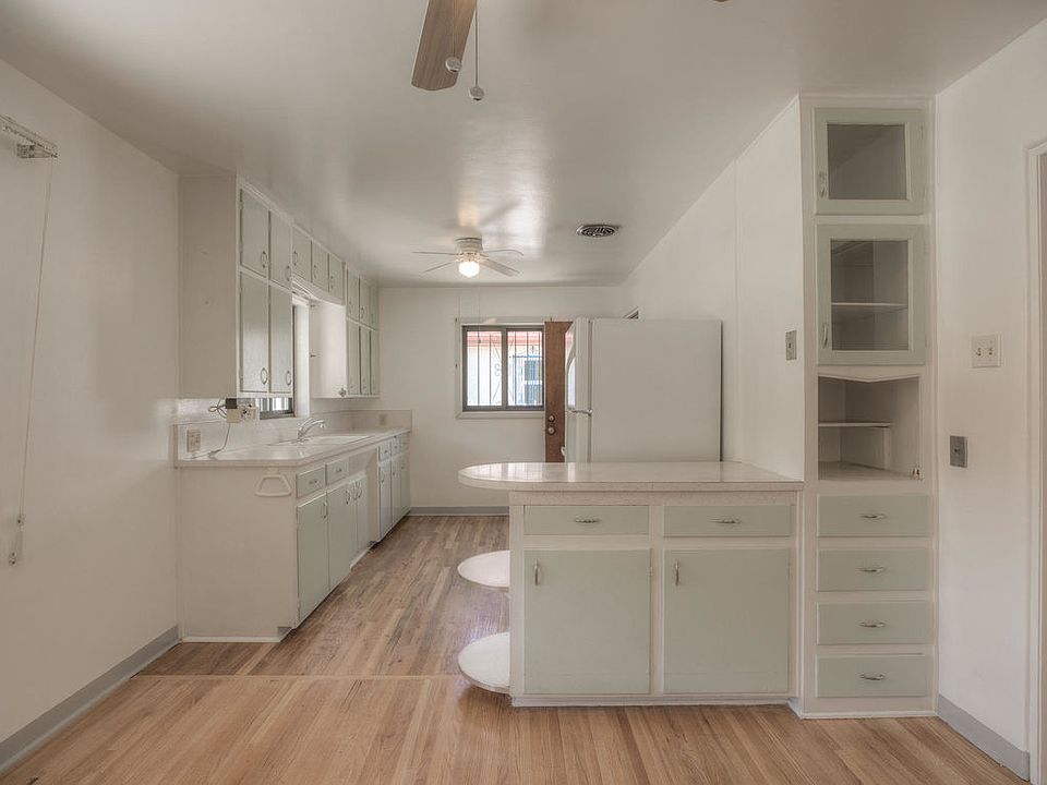 1st image of 725 Ortiz Dr NE