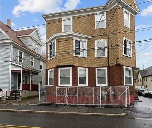2nd image of 382 Blackstone St