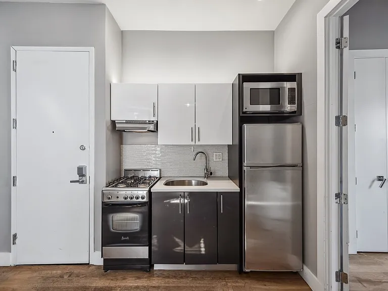 139 Essex St #14 — Photo 6