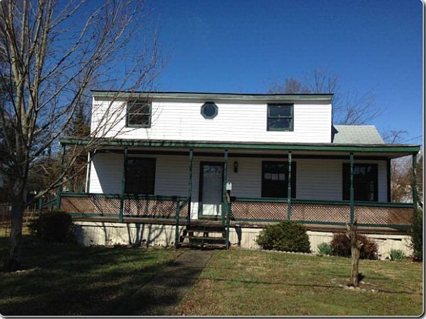 1st image of 208 Fairview Cir N