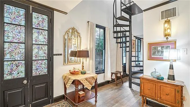 2 bed, 1.0 bath, 754 sqft, $2,300 — Photo 3