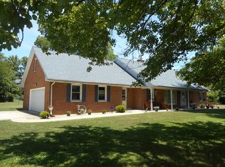 801 Shadwell Ave, Flora, IL 62839