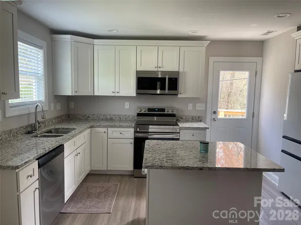 1711 Greenbrooke Rd, Hudson, NC 28638