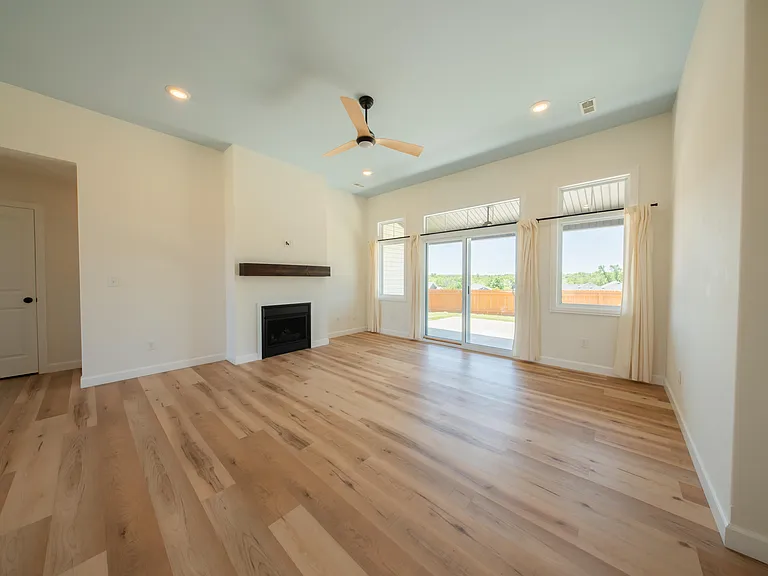 708 Promenade Dr — Photo 3