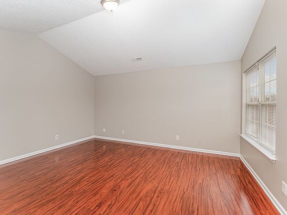 5th image of 302 Apple Ridge Rd