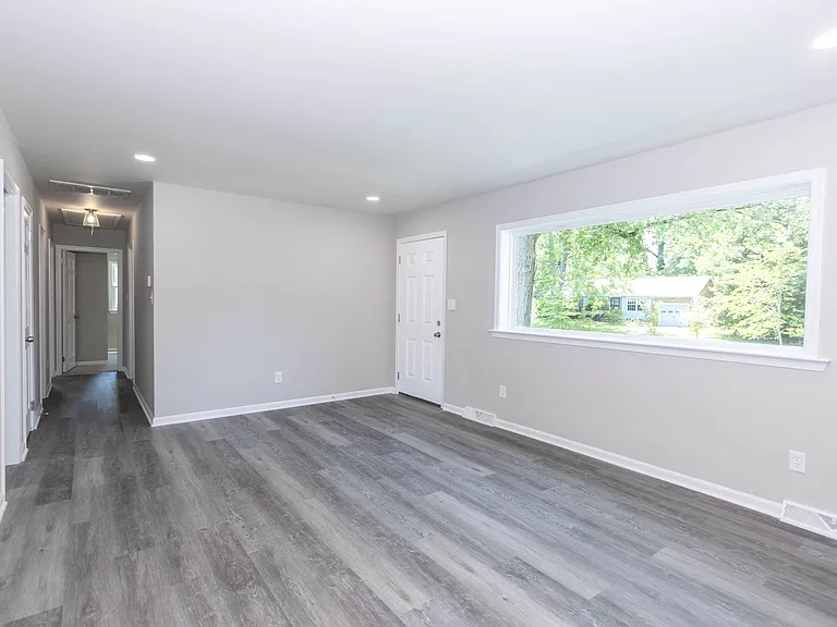 724 Lucas Creek Rd — Photo 5