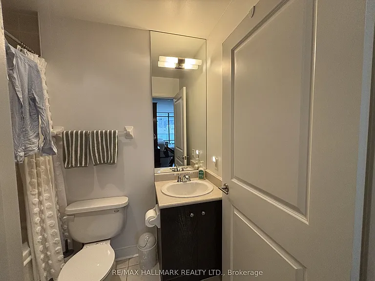 21 Scollard St #402 — Photo 11