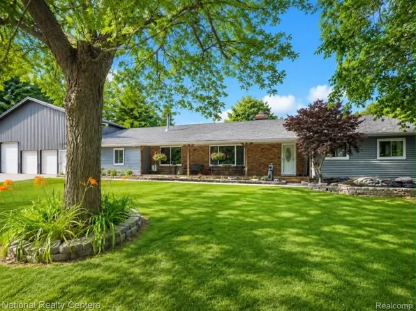 1330 Brauer Rd, Oxford, MI 48371