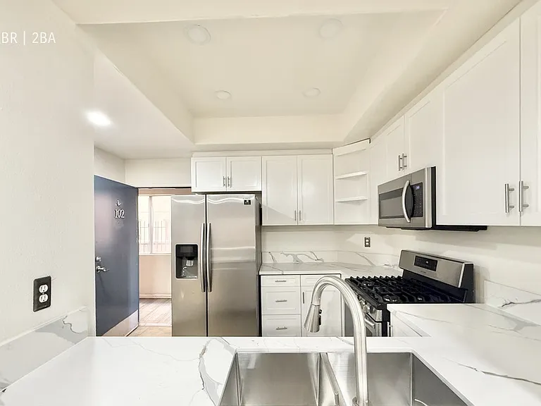 11933 Goshen Ave #12 — Photo 2