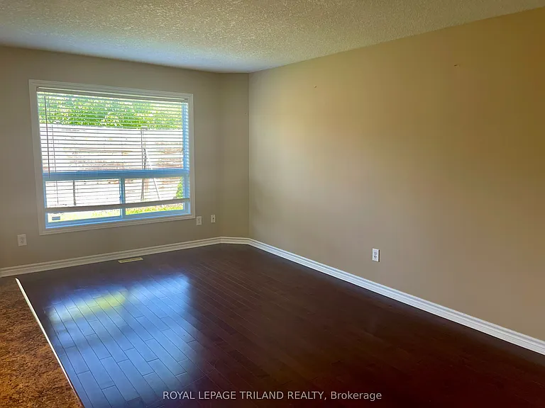 979 Crosscreek Ct — Photo 8