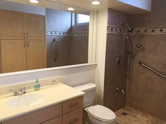 2nd image of 2500 Kalakaua Ave #14