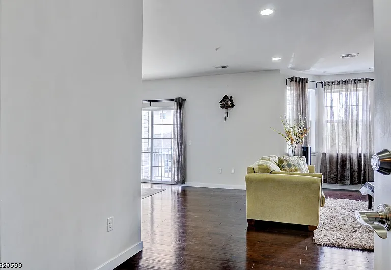 331 Pond Ln — Photo 29