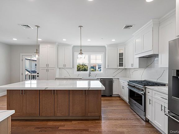 4th image of 21 Island Parkway