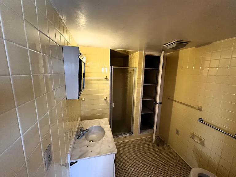 915 Perry Hwy — Photo 23