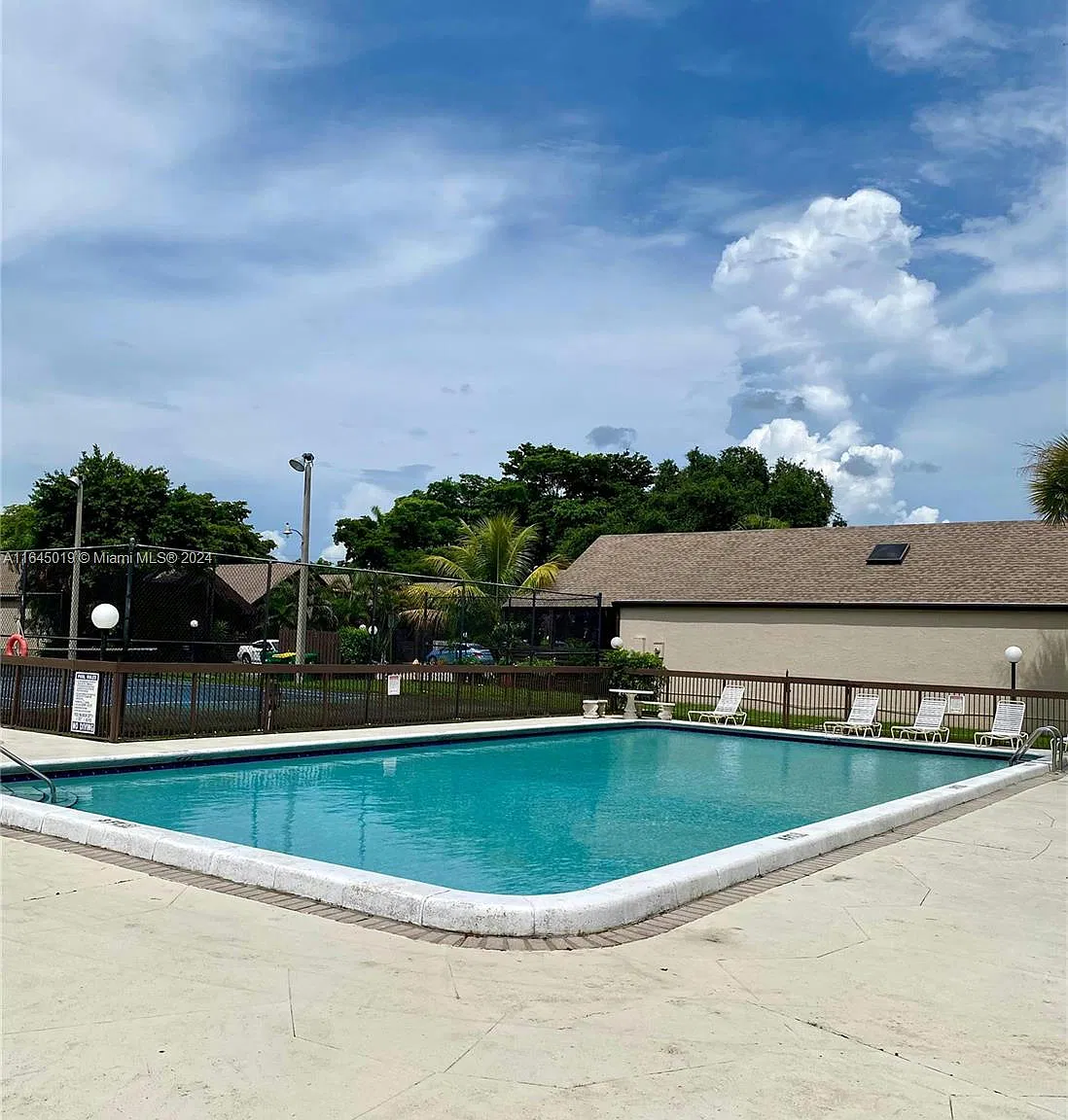 2 bed, 1030 sqft, $2,350 — Photo 2