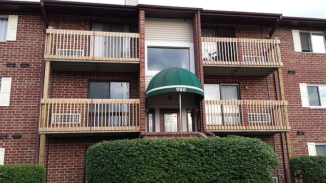 1st image of 980 N Lakeside Dr APT 2B