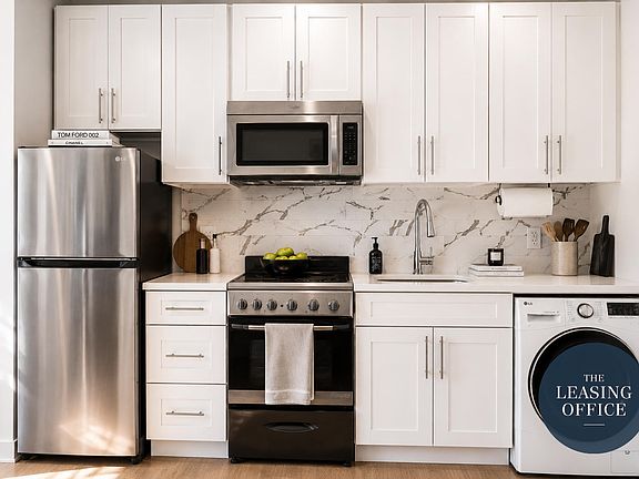 4th image of 448 W 46th St APT 2RW
