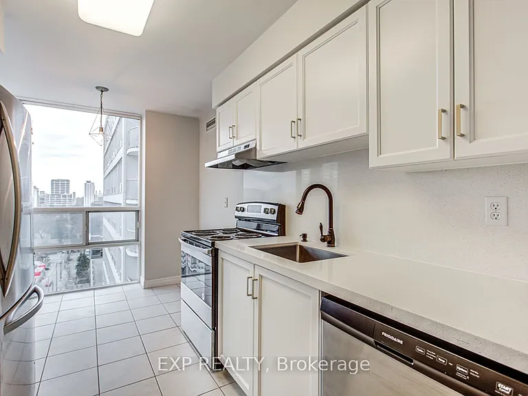 43 Eglinton Ave E #1509 — Photo 11