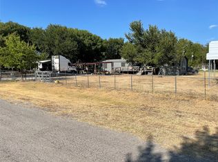 2013 W Spring Valley Dr, Azle, TX 76020