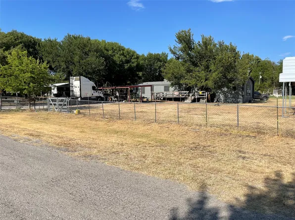 2013 W Spring Valley Dr, Azle, TX 76020