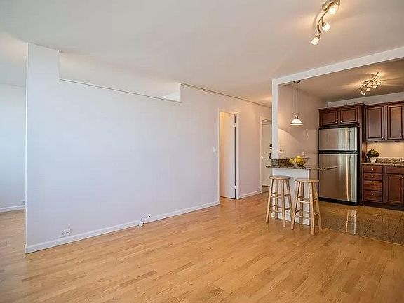3rd image of 3550 N Lake Shore Dr APT 711