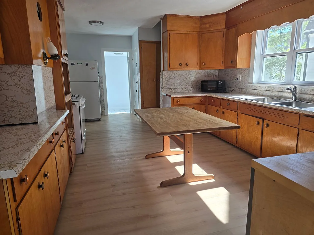 Ball Square area, 5 bedroom, 2 bathroom apartment — Photo 4