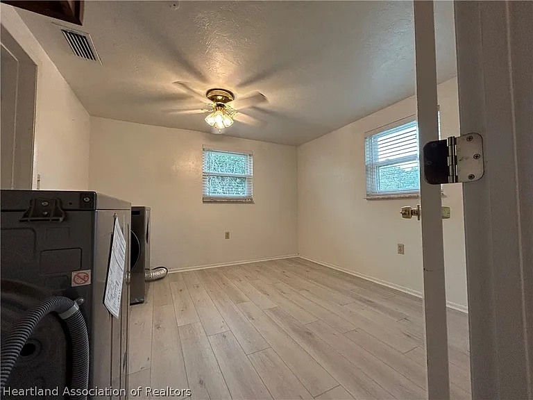 1150 Rialto Ave — Photo 13