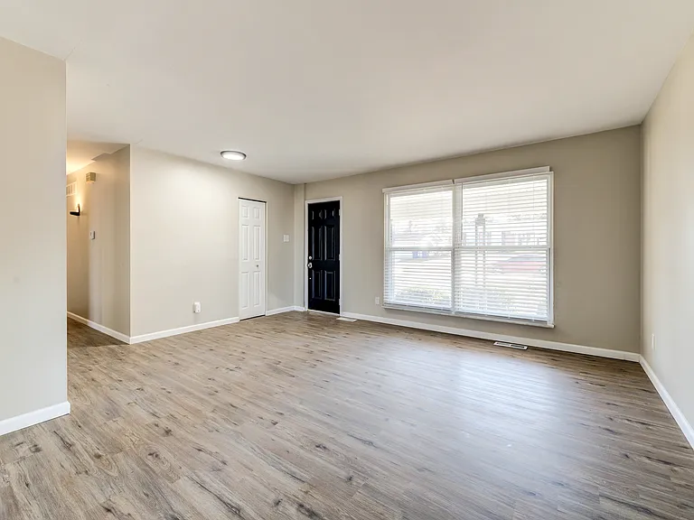8435 Bridle Spur Dr — Photo 8
