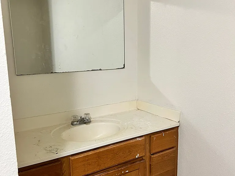 3 Bd Townhome — Photo 6