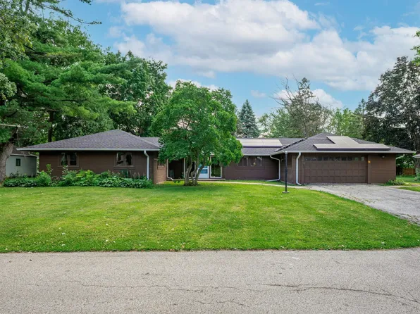 47 Briar Ln, Rockford, IL 61103