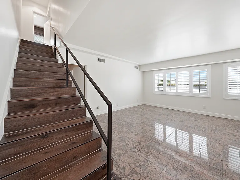 148 S Reeves Dr #8 — Photo 15