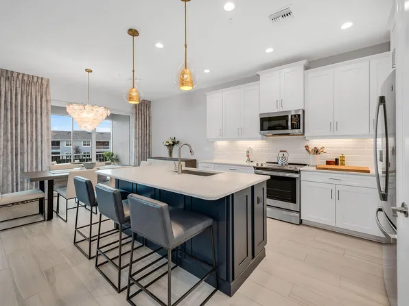 2609 Seychelles Cir Unit 1607, Naples, FL 34112