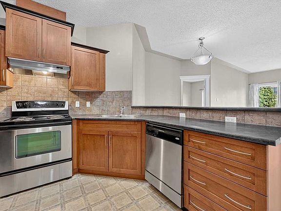 5th image of 10 N Discovery Ridge Close SW #537