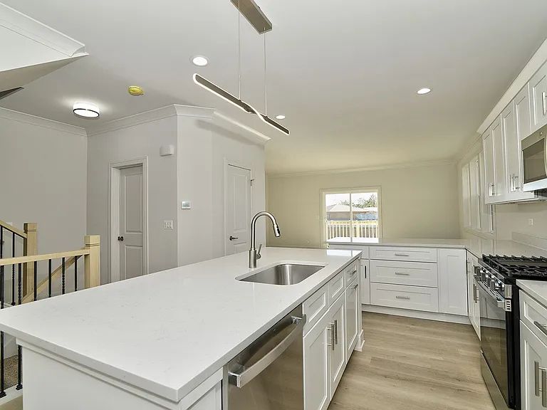 214 N Walnut St — Photo 9