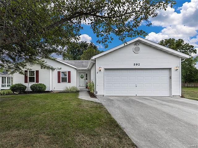 1st image of 592 Westview Dr