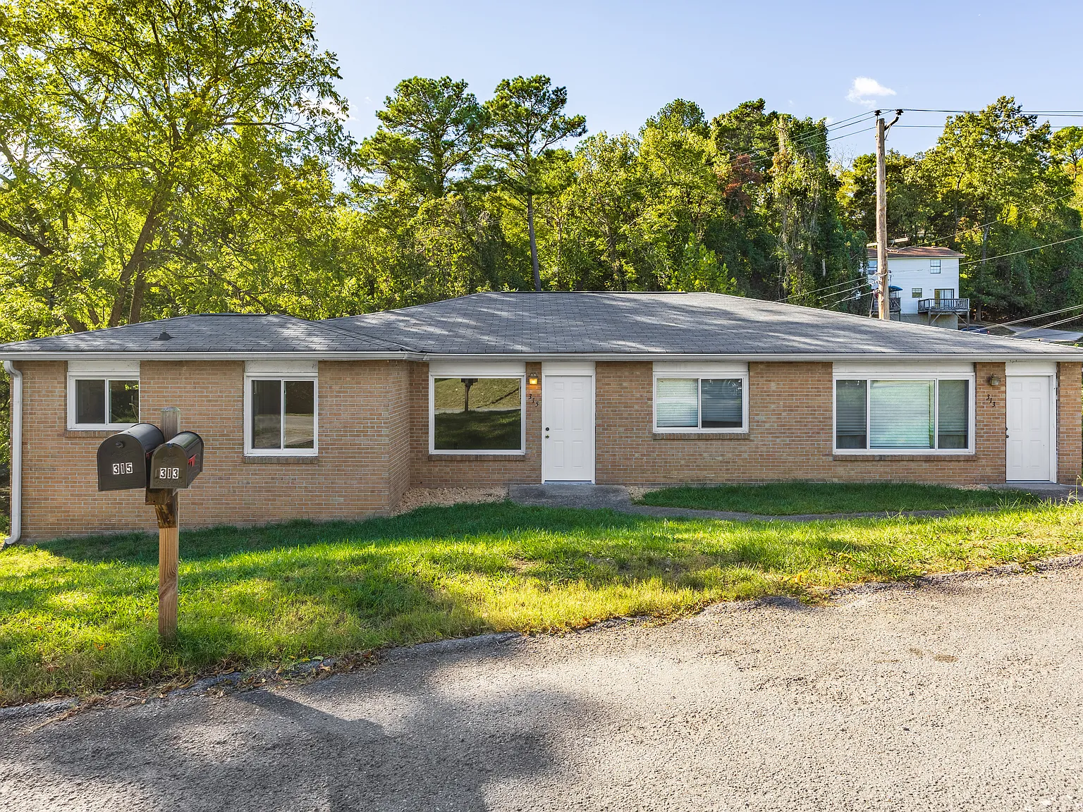 3 bed, 1.5 bath, 1100 sqft, $1,700 — Photo 2